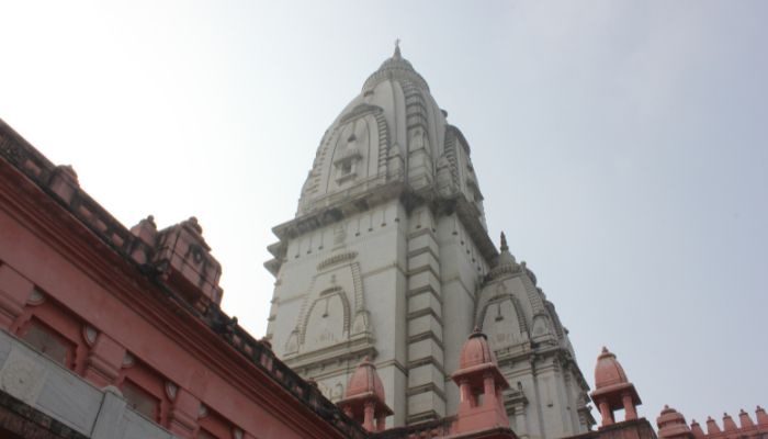 Kashi Vishwanath Mahadev Temple, a serene shrine dedicated to Lord Shiva, located 7 km from Vadodara.