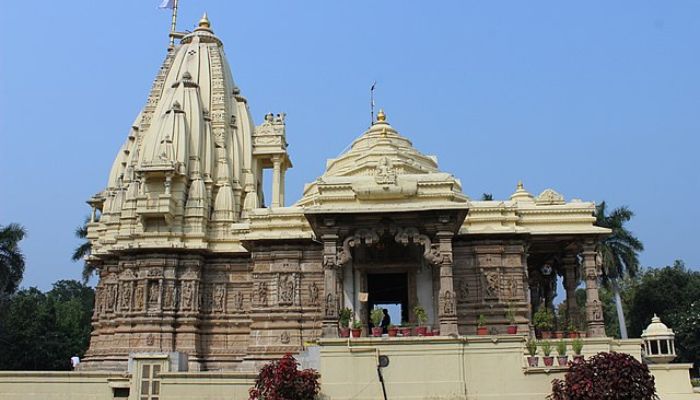 Kayavarohan Shiva Temple near Vadodara, Gujarat, showcasing intricate carvings and spiritual serenity.