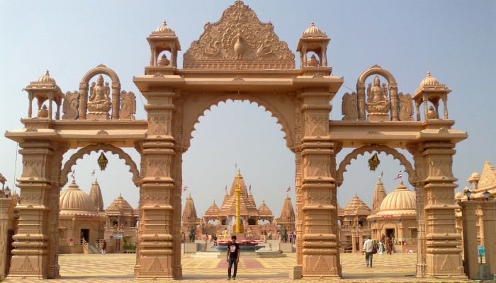 Nilkanth Dham Swaminarayan Temple, a grand architectural marvel on the banks of the Narmada River, 20 km from Vadodara.