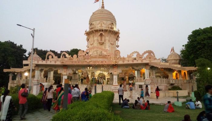 Tapovan Mandir surrounded by lush greenery, a serene spiritual retreat 12 km from Vadodara.