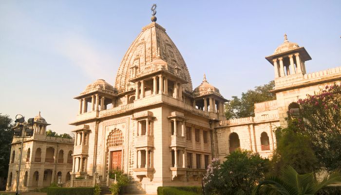 The elegant structure of Kirti Mandir in Vadodara, featuring its distinctive domes and pillars against a clear blue sky