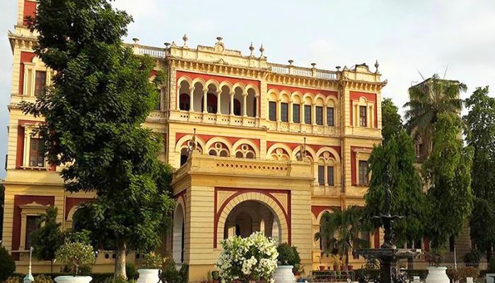 Makarpura Palace: A grand royal palace with intricate architectural design