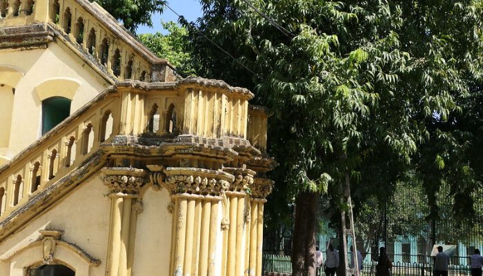 Historic Sakkarbaug Palace amidst greenery